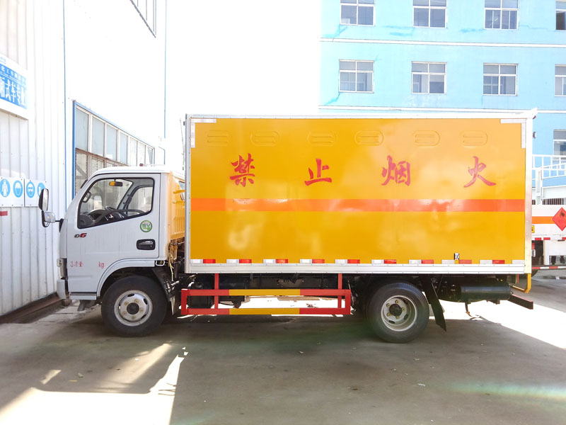 東風(fēng)(藍(lán)牌)爆破器材車(chē)