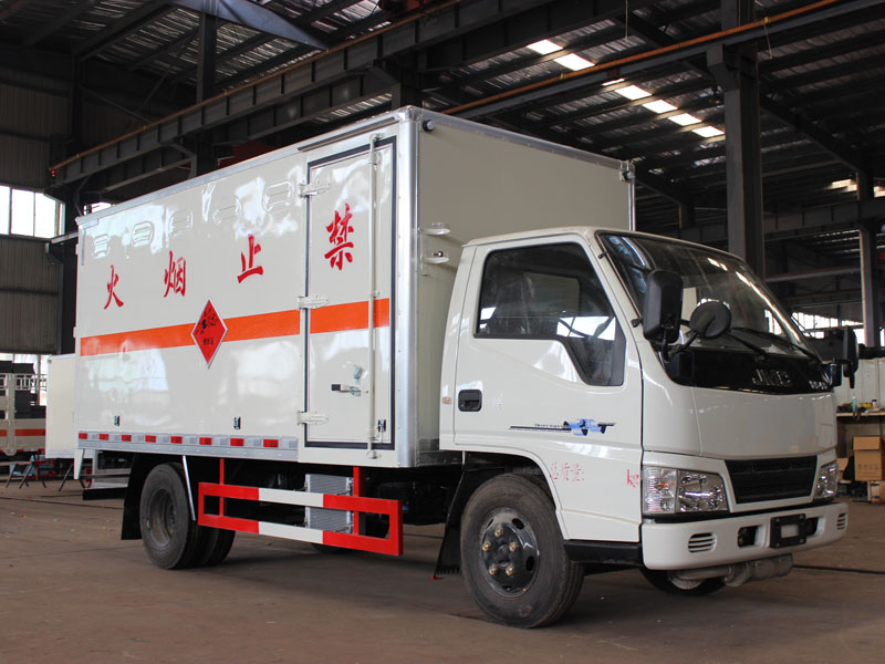 江鈴4.2米(2.6噸)氣體廂式車