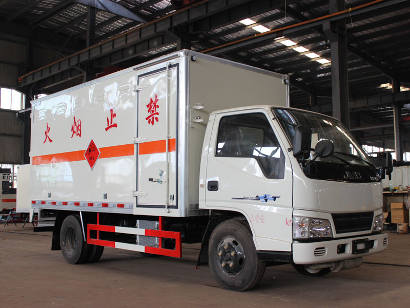 江鈴4米2(藍(lán)牌)雜項(xiàng)危險(xiǎn)品廂式車