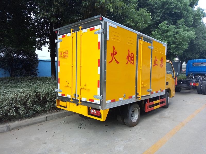 躍進3.3米柴油(藍牌)雜項危險品廂式車