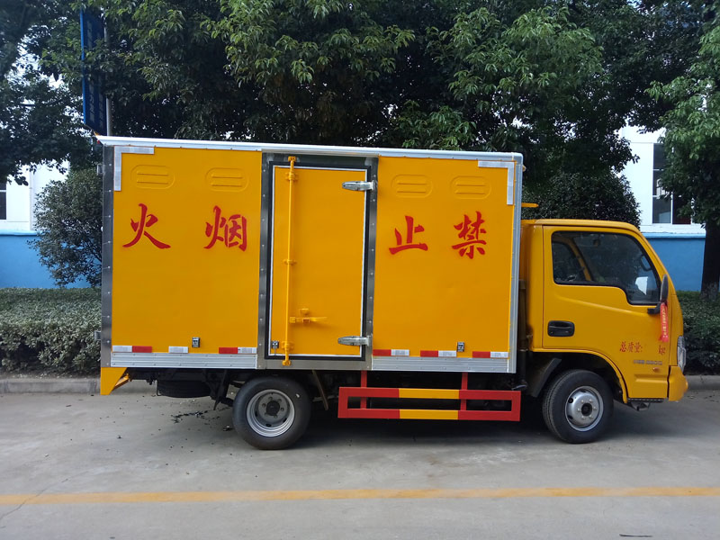 躍進3.3米柴油(藍牌)雜項危險品廂式車