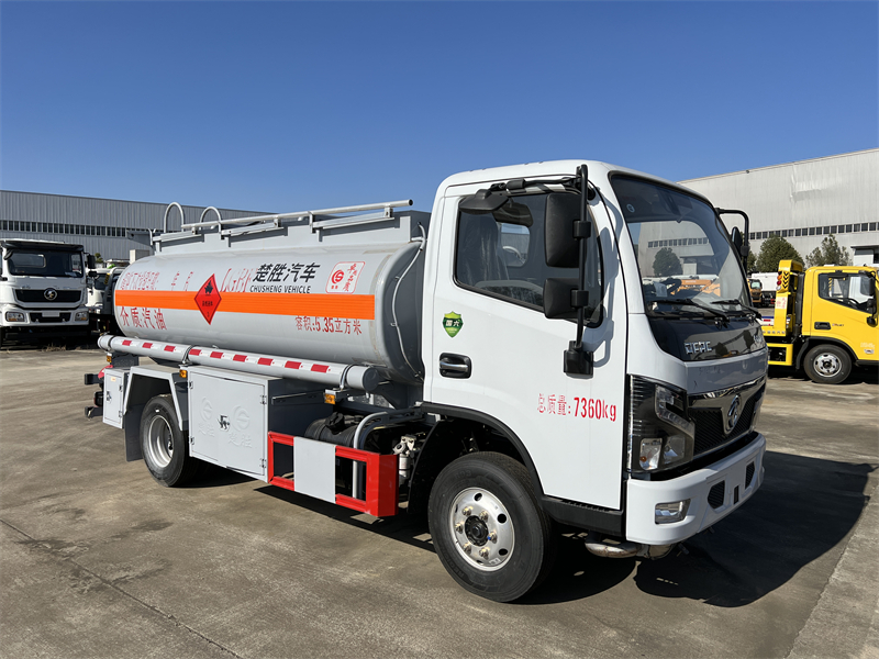 東風(fēng)5.35方油罐車(chē)