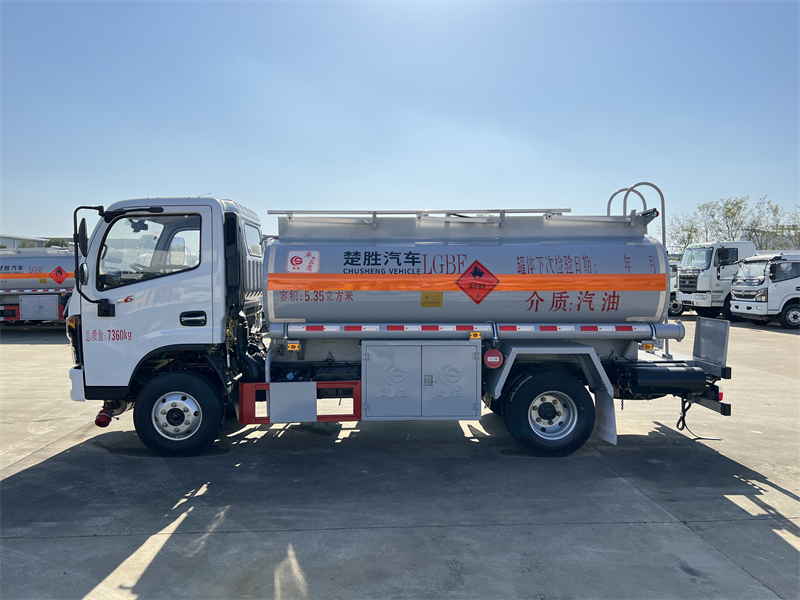 東風(fēng)5.35方油罐車(chē)