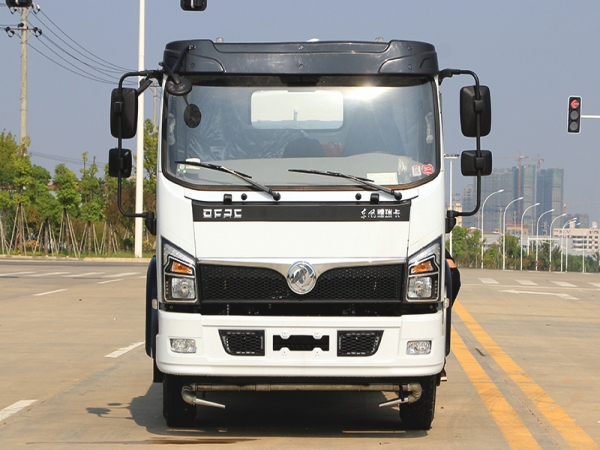 國六東風大福瑞卡9.2噸灑水車  聯(lián)系人: 陳華慶