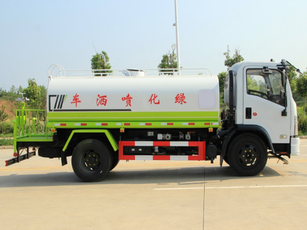 國六東風大福瑞卡9.2噸灑水車  聯(lián)系人: 陳華慶